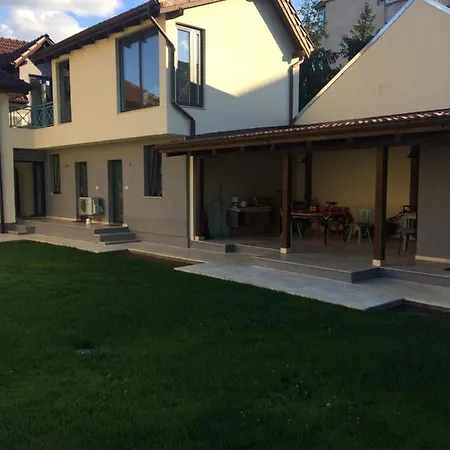 Maremi Проживання в сім'ї *